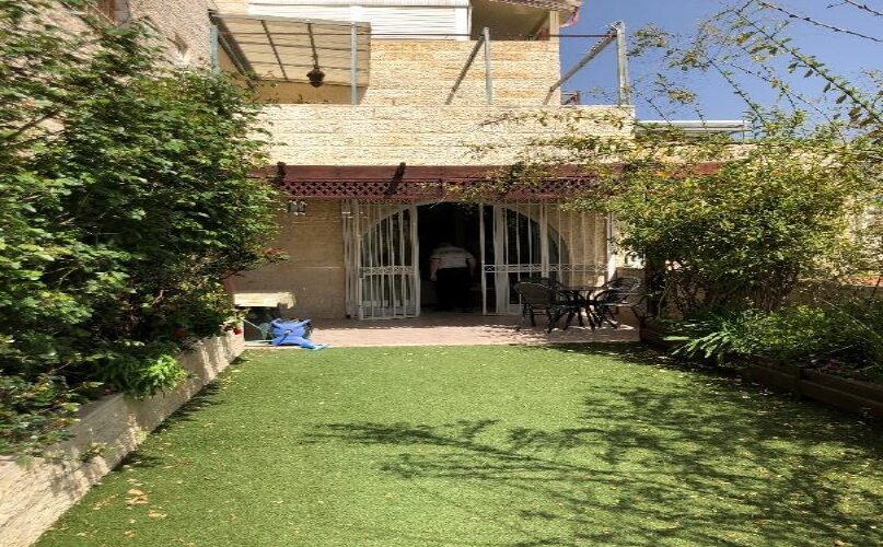 גינה .