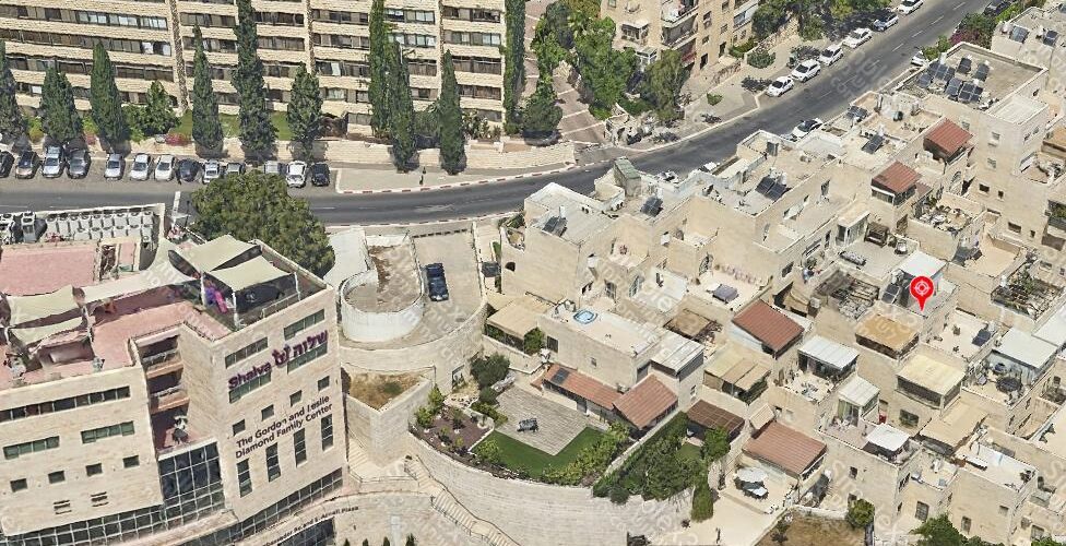 הבית מלמעלה